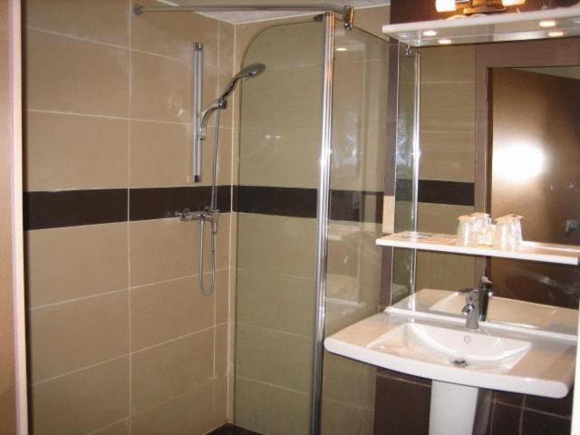 Logis Lhotel Restaurant Antony Verrieres Le Buisson Massy  Room photo